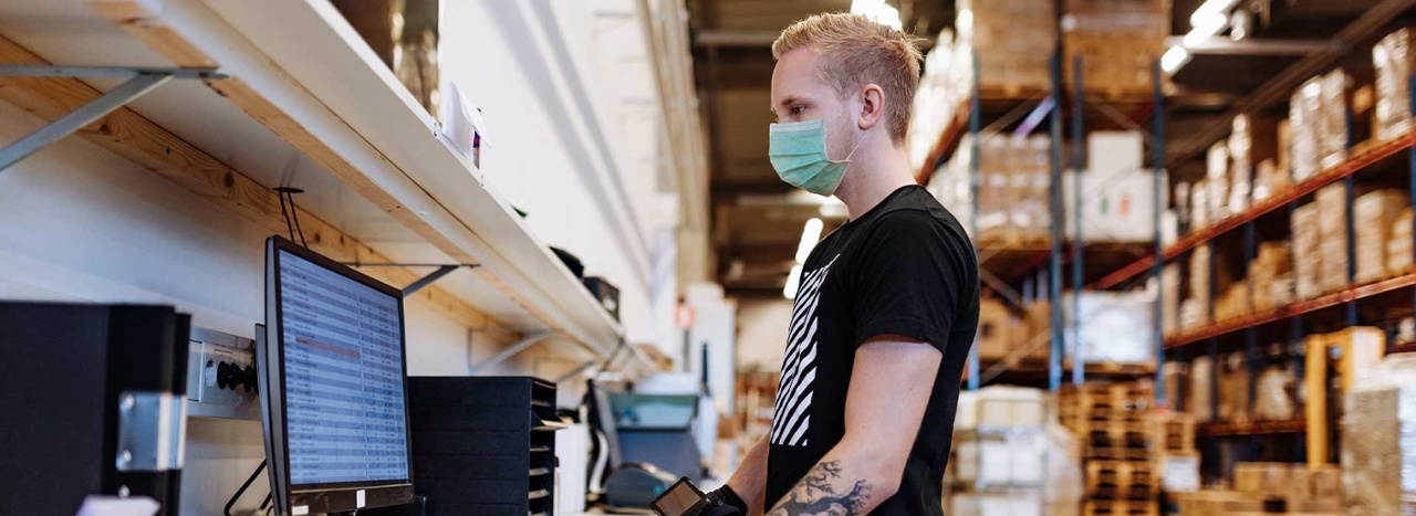 warehouse_employee_looking_at_computer-1280