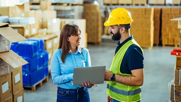 warehouse-worker-talking-to-team-member