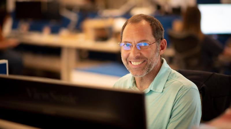 Barcoding-team-member-at-computer