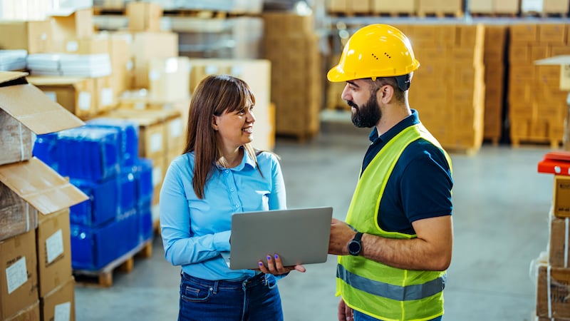 warehouse-worker-speaking-with-team-member